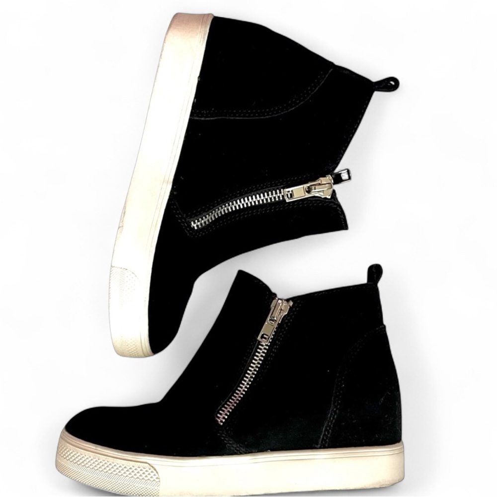 Steve Madden Black and White Sneakers